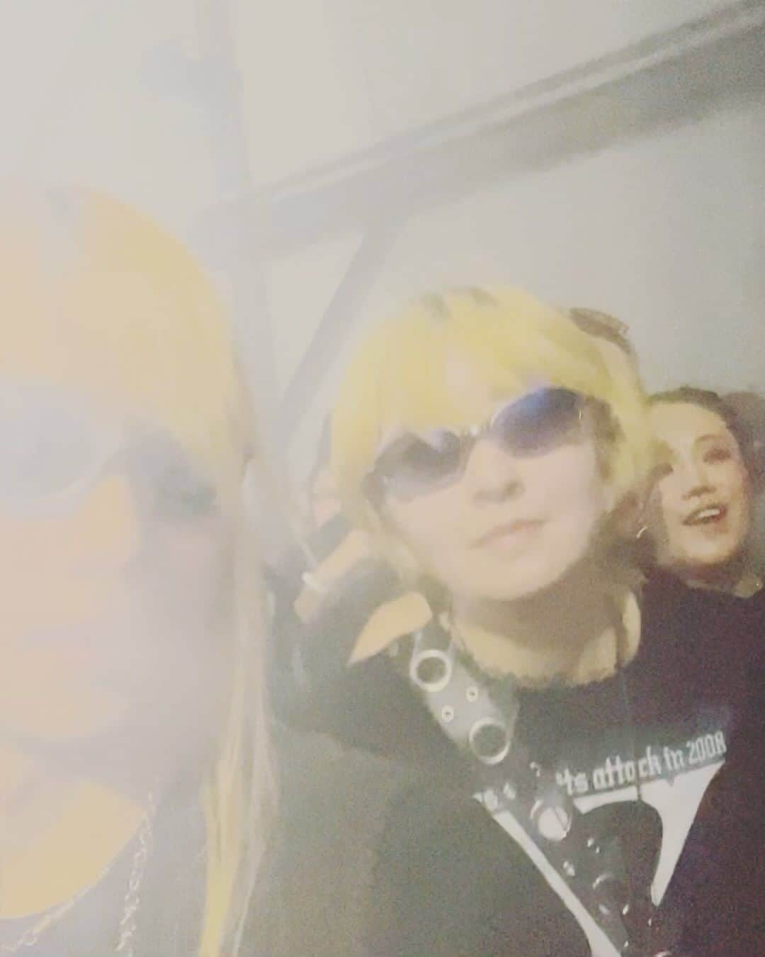 ikumiのインスタグラム：「遊ぶときは遊んで遊ぶ(笑) #音楽最強」
