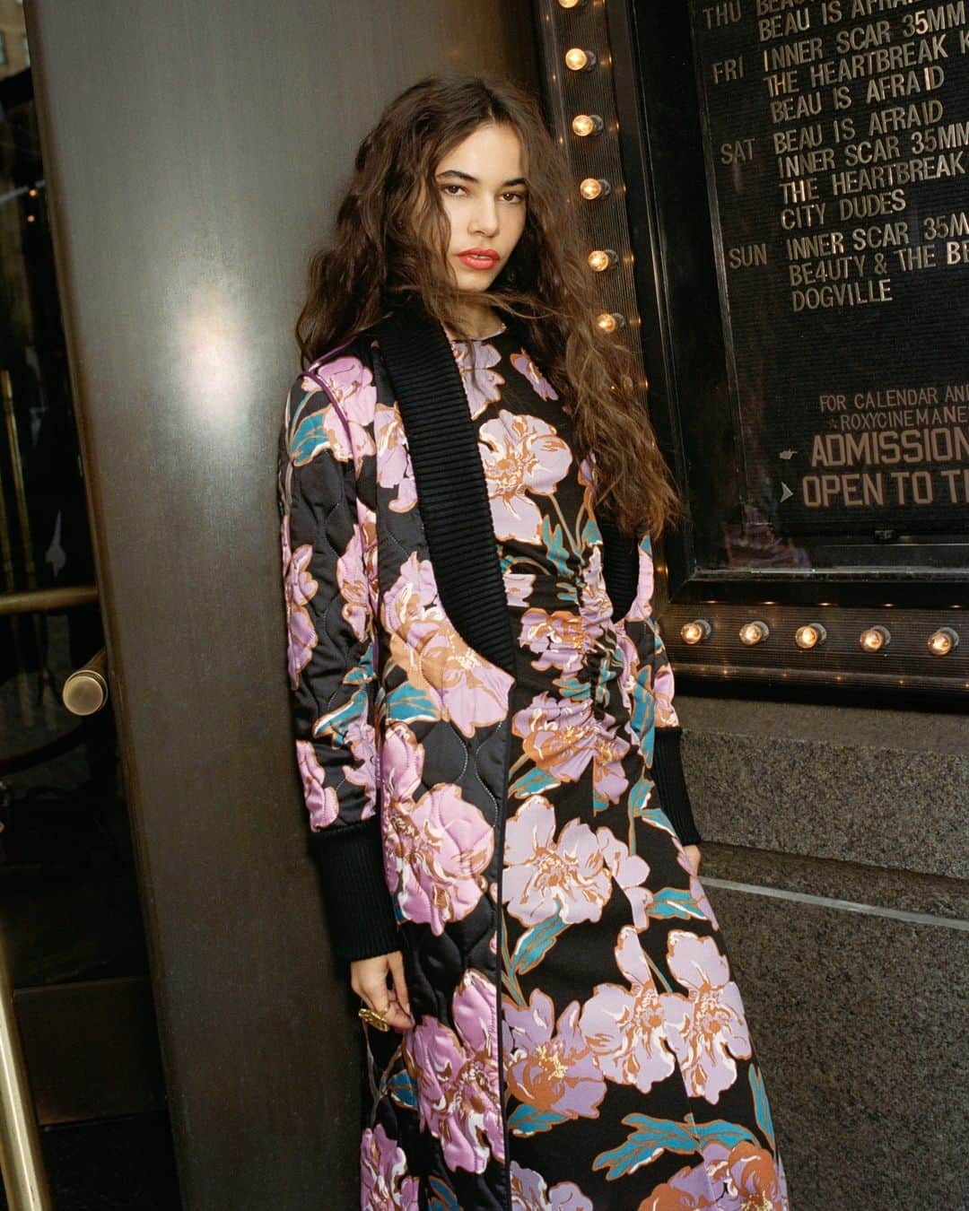 のインスタグラム：「Have we met? Discover Fall's latest florals #DVF 🌺」