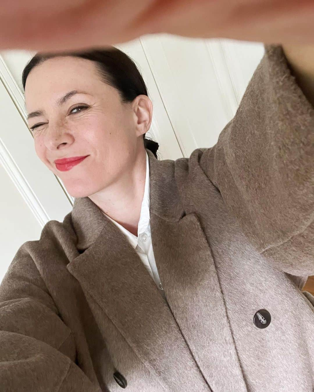 ギャランス・ドレのインスタグラム：「I am so happy to be talking about fashion again, in such a silly way!!! I had forgotten the relief that superficial matters (and red lipstick) bring to our lives. To read it, follow the link in my stories!」