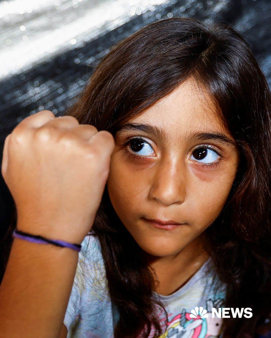 NBC Newsのインスタグラム：「With so many bodies, Palestinians in Gaza are burying the unidentified dead in mass graves, with a number instead of a name, residents say. Now some families are using bracelets in the hope of finding their loved ones should they be killed.  Ali El-Daba said he had seen bodies ripped apart by the bombing and were unrecognizable.  He said he decided to divide his family to prevent them from all dying in a single strike. He said his wife Lina, 42, kept two of their sons and two daughters in Gaza City in the north and he moved to Khan Younis in the south with three other children.  He bought blue string bracelets for his family members and tied them around both wrists. “If something happens,” he said, “this way I will recognize them.”  Get live updates of the Israel-Hamas war at the link in bio.  📷️ Ibraheem Abu Mustafa / Reuters」