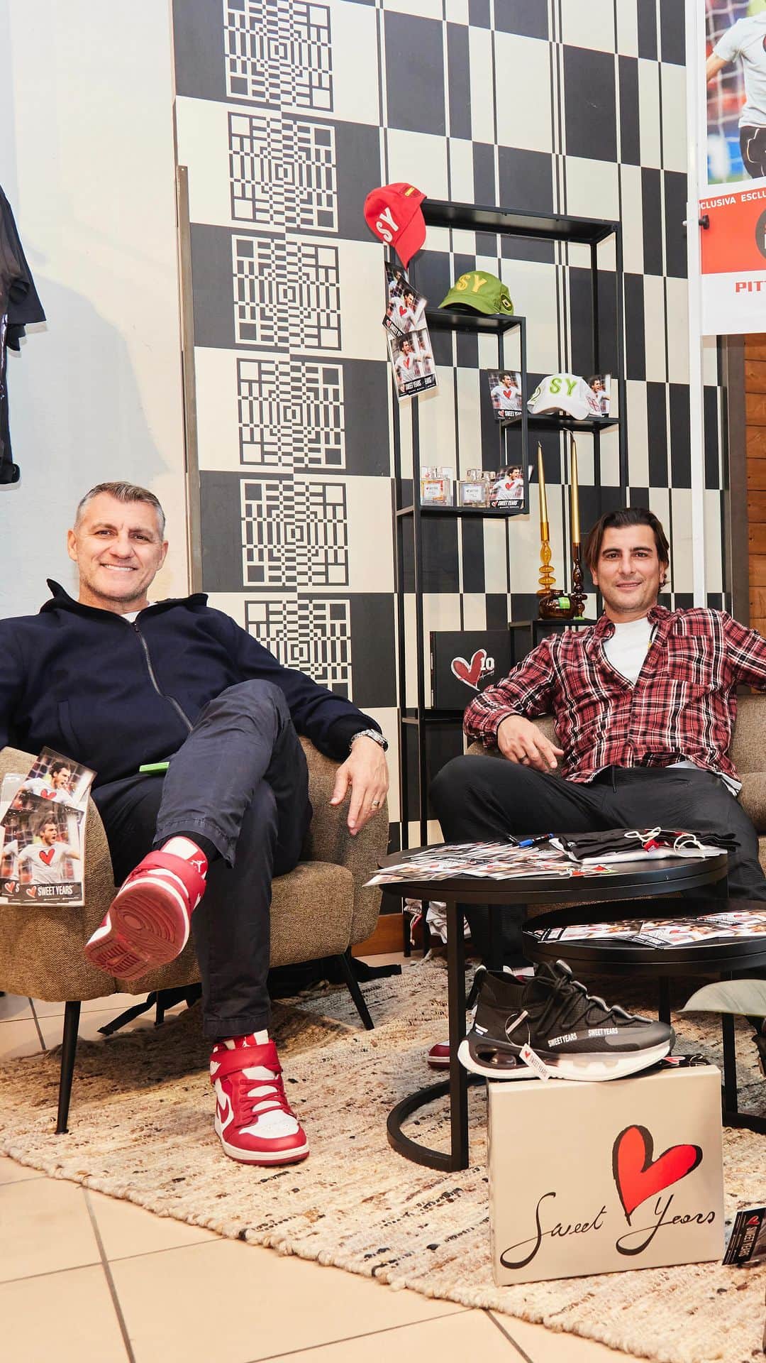スイートイヤーズのインスタグラム：「Bobo32 x Pittarello  @christianvieri X @pittarello_official @n.ventola   Discover our limited edition, available in Pittarello stores and online.  #sweetyears #bobovieri #pittarello」