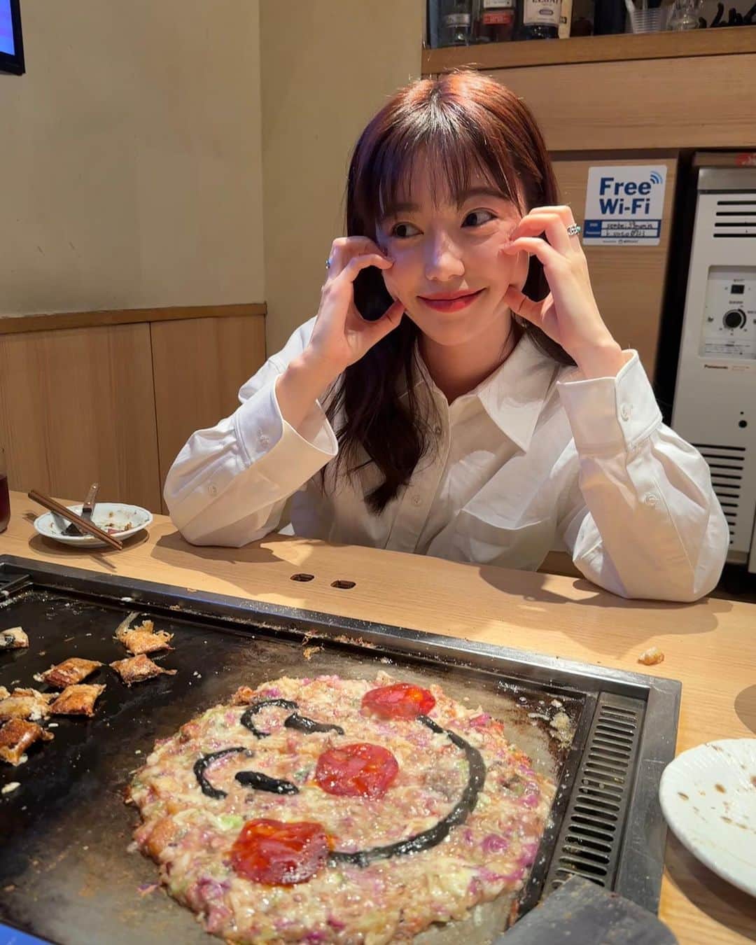 島崎遥香のインスタグラム：「もんじゃ〜🌝  dress shirt @alexanderwangny   #ぱるふく」