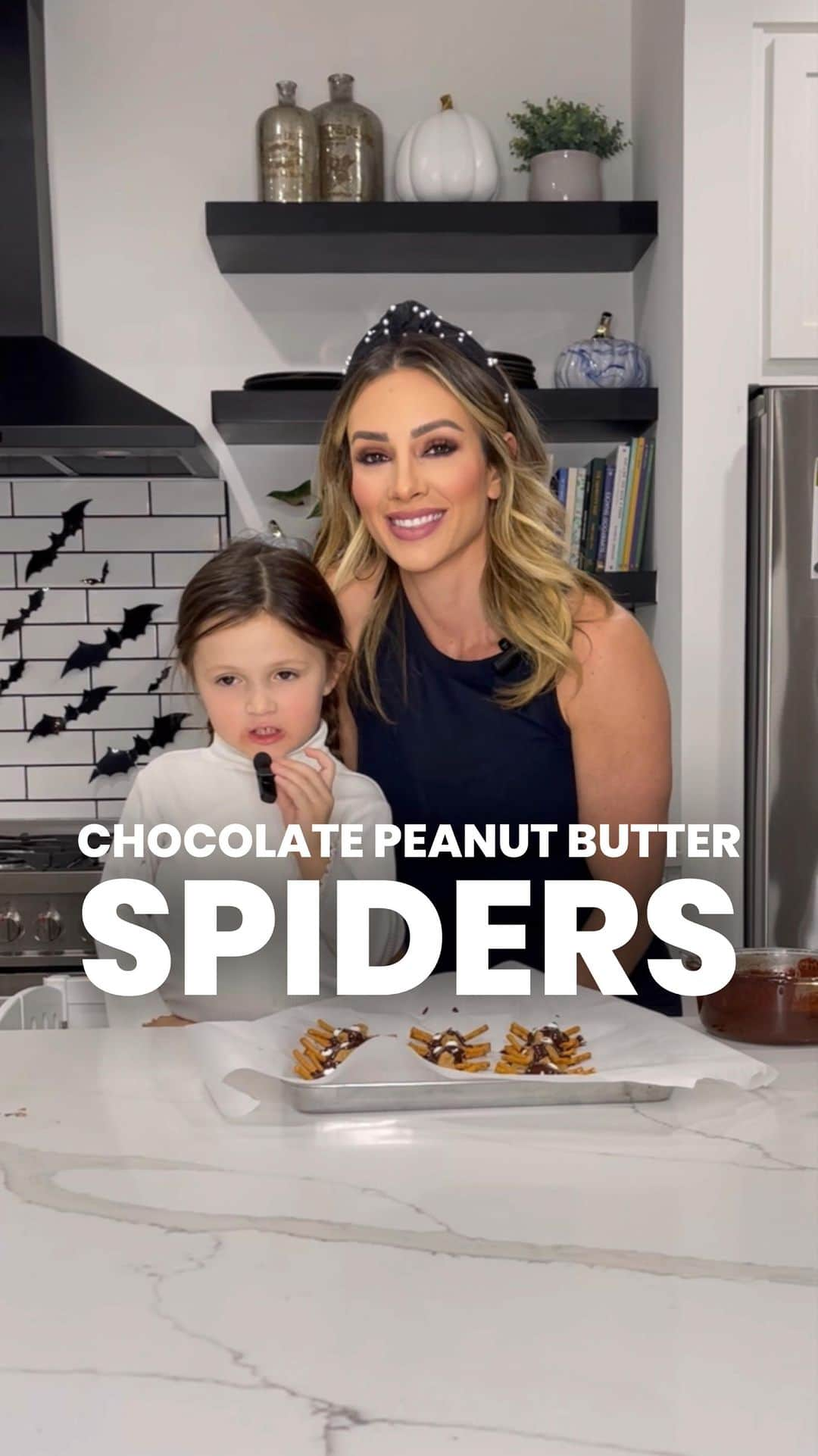 Paige Hathawayのインスタグラム：「Chocolate Peanut Butter Spiders 🕷️   SAVE THIS RECIPE & SHARE IT WITH YOUR FRIENDS!   ONLY 3 INGREDIENTS: ▪️ ½ cup creamy Peanut Butter  ▪️ 100g Dark Chocolate ▪️ 32 Pretzel Sticks ▪️ Candy eyes * optional   INSTRUCTIONS:  ◾️ Place PB in the refrigerator or freezer for 10mins. Spoon 1 tablespoon of PB for each spider body on a baking sheet or plate lined with wax paper. Set in freezer for 20mins to harden.  ◾️ Right before the 20mins are up, melt the chocolate. Place the chocolate in a microwave-safe dish and heat for 15-30 second intervals, stirring in between.  **IF YOU’RE HAVING A HARD TIME MELTING THE CHOCOLATE ADD A TBSP OF COCONUT OIL!   ◾️ Remove the PB balls from freezer and add the pretzels. Break pretzel stickS in half and use the broken end to gently push into the PB ball creating “legs”.  ◾️ Place them back in the freezer for 5 more minutes to firm up even more before coating in chocolate. When they’re ready, gently spoon over 1 tbsp of melted chocolate. Now add the spiders eyes if you’d like and then place them back in the freeze them for at least another 20 minutes.  Nutrition Per Serving | Calories: 180 calories  Carbohydrates: 11g | Protein: 5g | Fat: 14g  FOR MORE RECIPES JOIN MY COMMUNITY 💪🏽 Only 4 spots open for October — WORK WITH ME 1:1! @fitin5coaching   #healthyrecipe #halloween #kidfriendly #yummy」