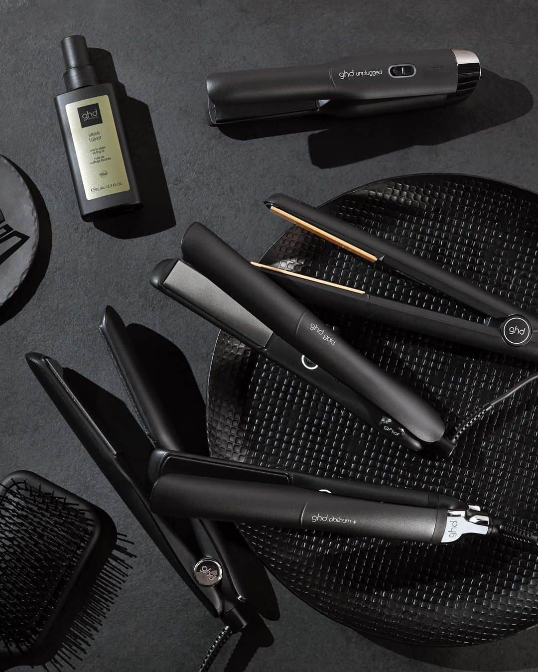 ghd hairのインスタグラム：「Spooky season is officially here…and there’s nothing more terrifying than a bad hair day 🫣💀 We’re here to save the day with our range of hair straightening tools that won’t scare your hair 👏🏽 Discover our styler range for ultimate, long-lasting results without compromising hair health ❤️‍🩹  Free sleek talker styling oil with any electrical tool purchase for a limited-time only 👀   #ghd #ghdhair #ghdstraightener #halloween #halloweenhair #halloweenhairinspo」