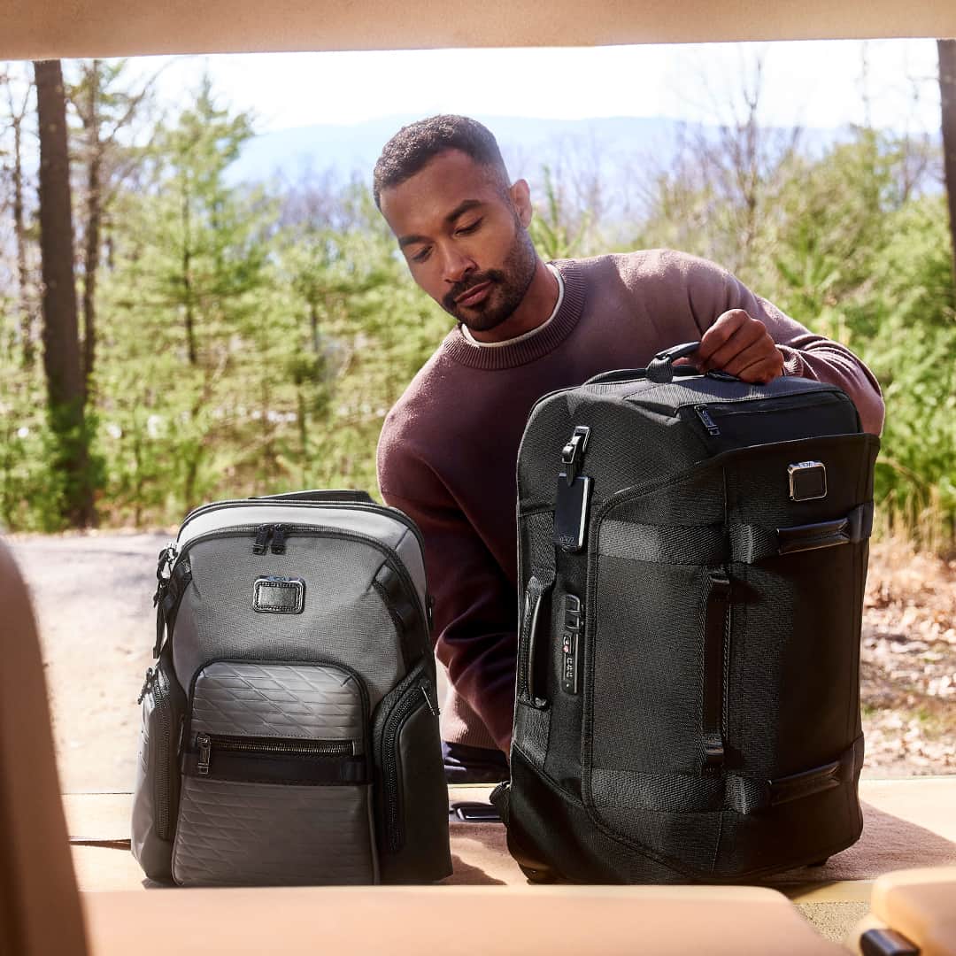 トゥミのインスタグラム：「The great outdoors are calling. Grab your Alpha Bravo and answer.  #TUMI」