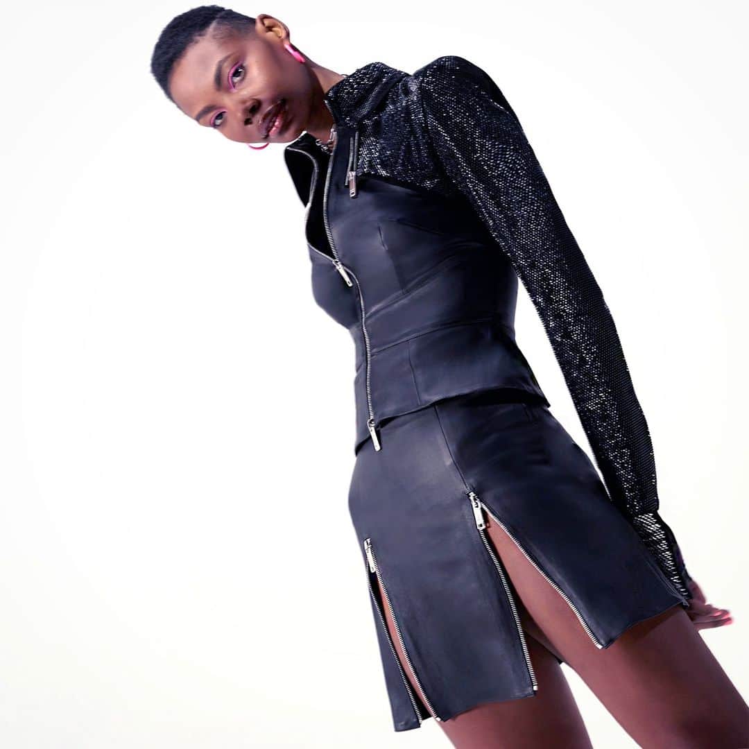 ジトロワさんのインスタグラム写真 - (ジトロワInstagram)「VIVICA I featuring our “‘vivica” zip skirt in stretch leather available on jitrois.com  Thanks @djobibalou」10月26日 0時56分 - jitroisparis