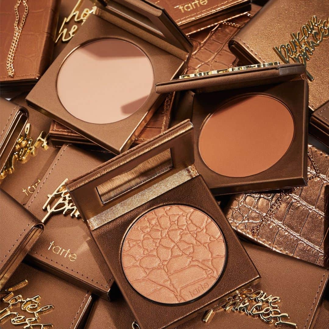 Tarte Cosmeticsのインスタグラム：「Keep that bronzed babe base all szn long with our Amazonian clay matte waterproof bronzer. 🔥​​​​​​​​ ​​​​​​​​ Get your glow on & shop bronzers now on tarte.com!   #tartecosmetics #rethinknatural」