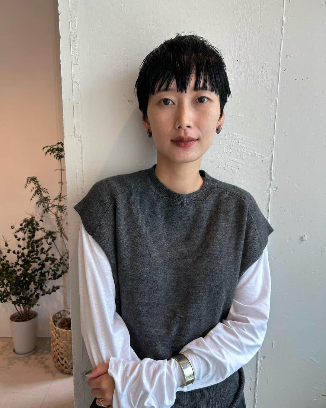 潮田あかりさんのインスタグラム写真 - (潮田あかりInstagram)「バサバサっとバッサリと。 全身のバランスも取りやすくてまたお洋服が楽しめる #服が似合う髪 💇‍♀️」10月25日 15時56分 - ushi_ppp