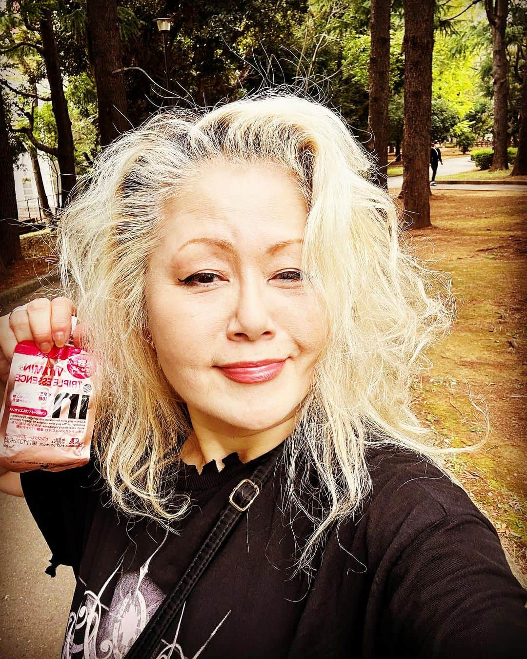 JILLのインスタグラム：「そして今日〜 曇りがちな公園。 JILL散歩、JILLトレ。  歩いて、少し走って 少し早めにがっつり走って はぁはぁと言いつつ 気持ち良し👍  #JILL散歩 #JILLトレ ———————————— #10月29日REDROCKS #11月03日西条市ストーンハンマー #11月04日西条市こけら落とし #12月30日大手町三井ホール ———————————— #jillpersonz  #personz  #youtubepersonzチャンネル #note  #jillpersonz  #エアプレ #JILLプレ #ラジオ高崎 #三味線jill屋」