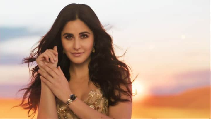 カトリーナ・カイフのインスタグラム：「Rado is thrilled to announce @katrinakaif as its new Global Brand Ambassador. ​ A powerhouse of talent, beauty and charisma, aligning with the Rado vision. Together, we celebrate the grace, sophistication and precision of Rado Centrix, as we redefine the world of luxury timepieces. ​ ​ #Rado #RadoxKatrinaKaif #RadoCentrix #DiamondWatch #Feelit​」