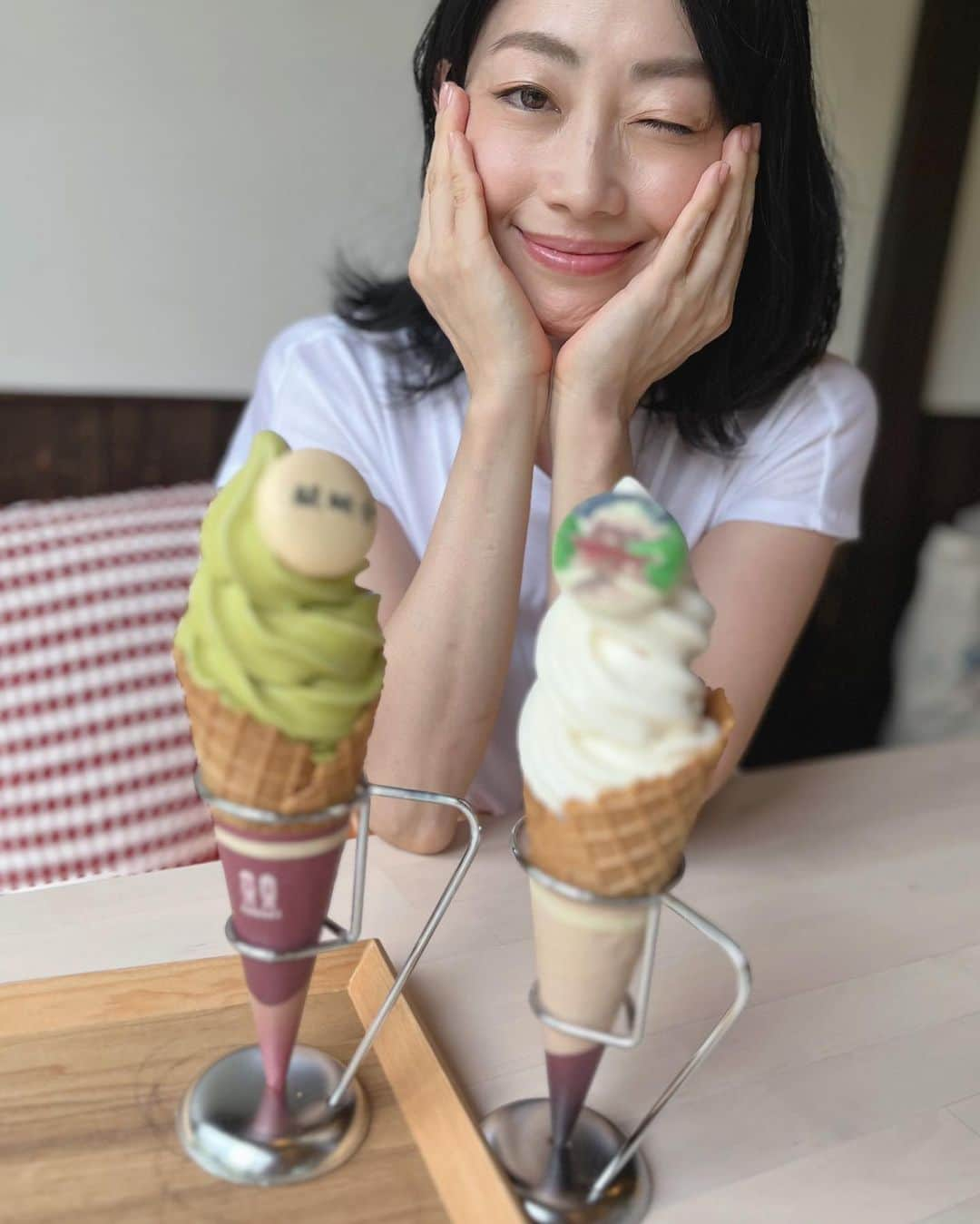 肘井美佳のインスタグラム：「Attractive ice creams….  醍醐寺アイス！ こう言うの頼みがち。  #醍醐寺マカロン #二種類あります  #マカロン乗ってなかったら頼まなかった #ずるい #負けた気がする #実際負けてる #おいしかった #ハーフタイムツアーズロケ  #番組公式youtubeにて配信中 #真面目なロケの前にこのアイス食べてた #おいしかった」