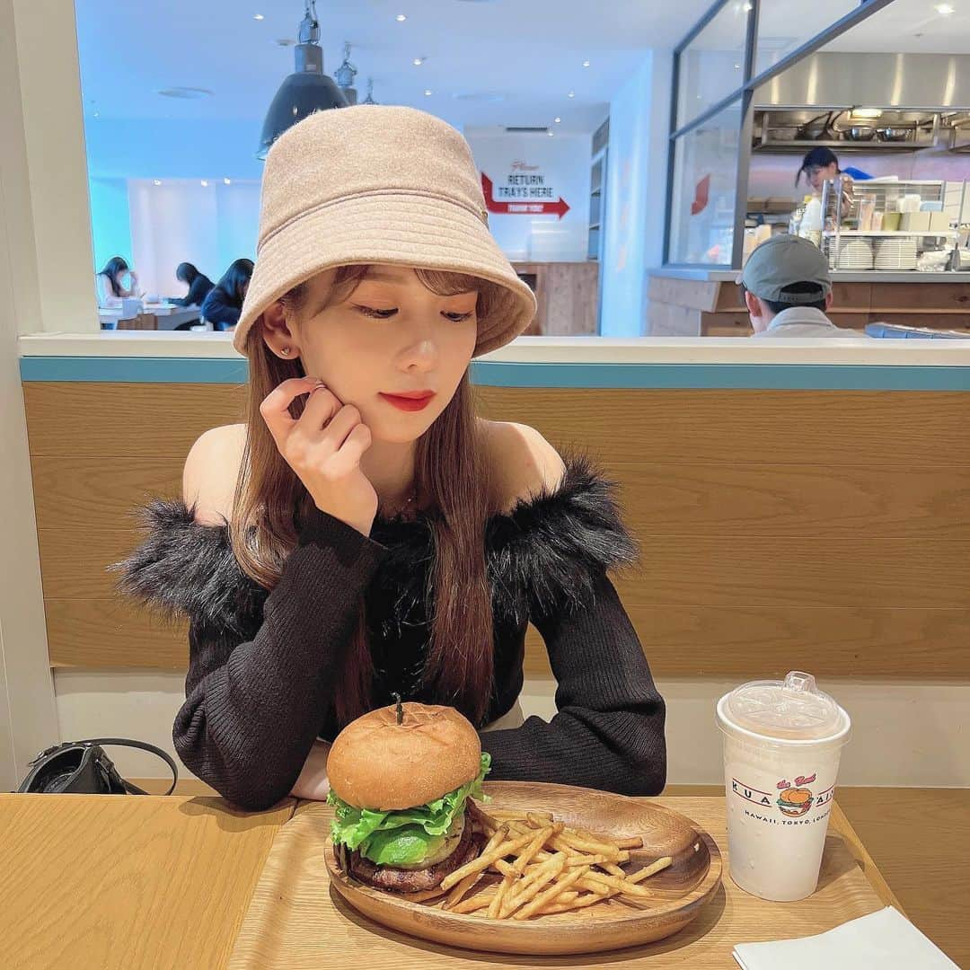 中川珠里のインスタグラム：「ハンバーガーデカすぎて顎外れるかと思った〜このトップスかわいすぎて２色買いしてしまったよ、、   #grl  #grl購入品」