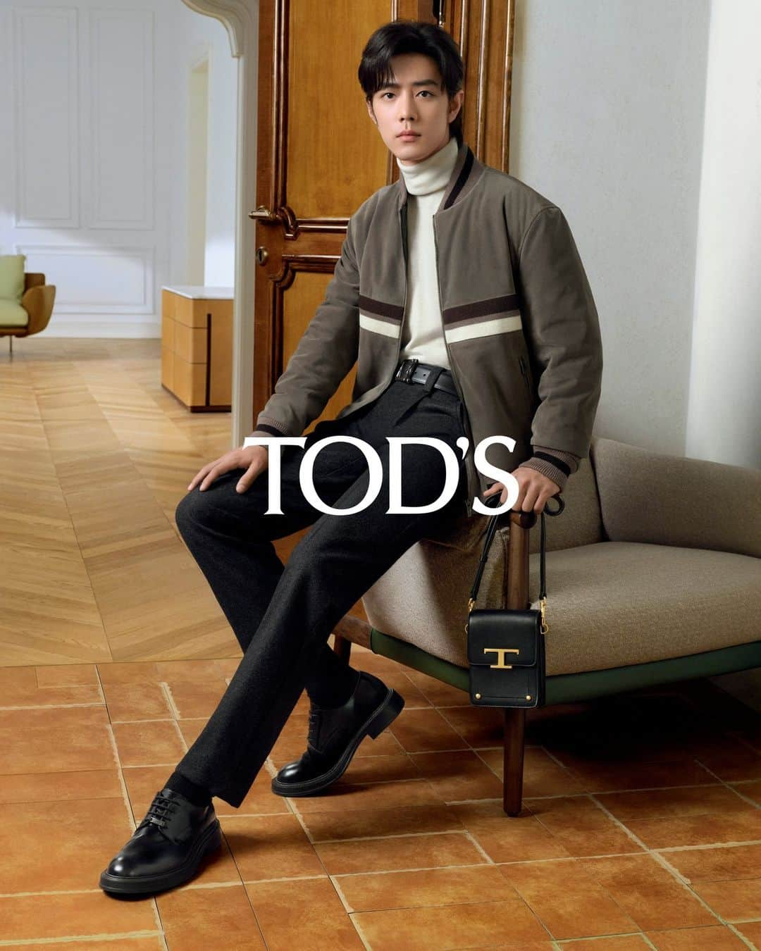 トッズさんのインスタグラム写真 - (トッズInstagram)「Adding a laid-back vibe to timeless tailoring. Brand Ambassador Xiao Zhan @xz_1991x stars in the Tod's Fall-Winter 2023/2024 ad campaign.  Tod's Creative Director: @WalterChiapponi Photographer: @trunkxu Stylist: @the1207official #TodsFW23 #Tods #TTimeless #XiaoZhan」10月25日 17時00分 - tods