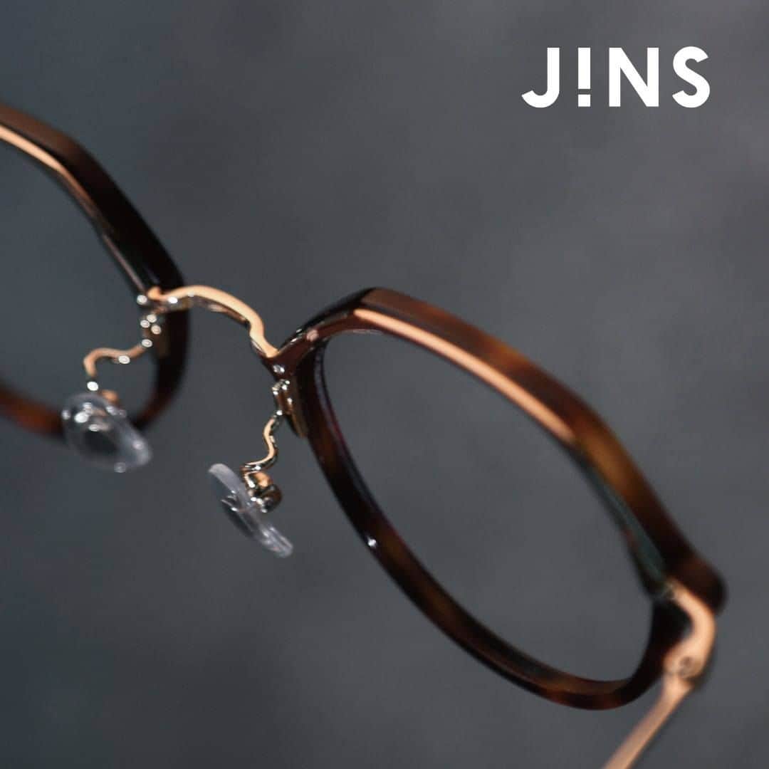 JINS PHILIPPINESのインスタグラム：「"Classic, with texture!"  【CLASSIC regular series】  Model: MCF-22A-038  #JINS #CLASSIC #Lightandcomfortable #frame #glasses #eyewear #elegant #fashionable」