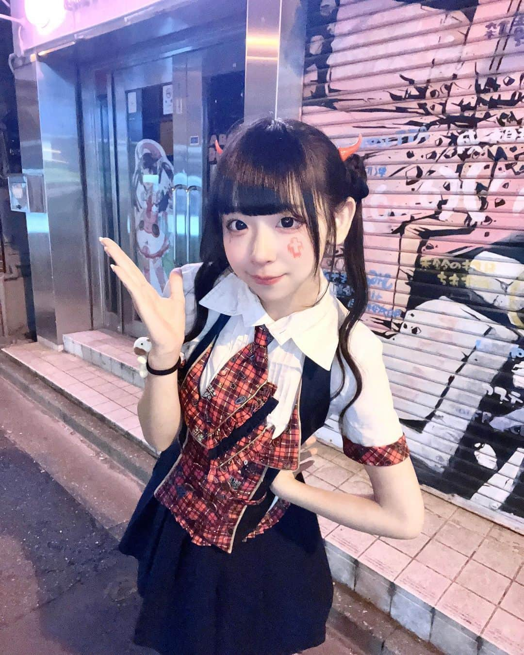 高咲陽菜さんのインスタグラム写真 - (高咲陽菜Instagram)「Dear☆Stageへようこそ( っᴖ ̫ᴖ )っ♡ . . . . . ♡ ••┈┈┈┈┈┈┈┈•• ♡  #japanesegirl #girl #japaneseidol #idol #instagood #instalike #kawaii #cute #雰囲気好きな人いいね #黒髪#黒髪女子 #ヘアアレンジ #偶像 #アイドルヘアアレンジ #でんぱ組 #dempagumi #akihabara #ハロウィンメイク」10月25日 17時02分 - takasaki__hina