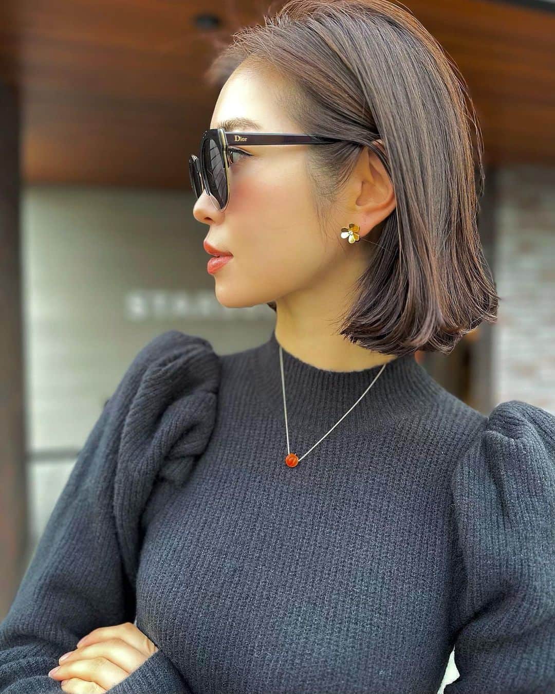 川人未帆のインスタグラム：「・ 遊び心のあるアクセサリーに目がない♡ @aliita.official のモチーフものはずっと気になっていて、ハロウィンらしい🎃をget♡ おばけやらコウモリとか他にも色々あって迷いました👻🦇 何気なくさらっとつけるのもかわいいけど、この日は🎃に合わせたコーデを笑🧡🖤  知らなかったのだけど、デザイナーはMARNIの義娘氏だそう。ということもあり、銀座SIXに新しくオープンした @planc_ginzasix に姉妹ブランドとして沢山置いてありますよー🌟  人気のラビットや恐竜モチーフの他にもシーズナルなモチーフが沢山あってかわいい🥰私も集めていきたいな…♡」