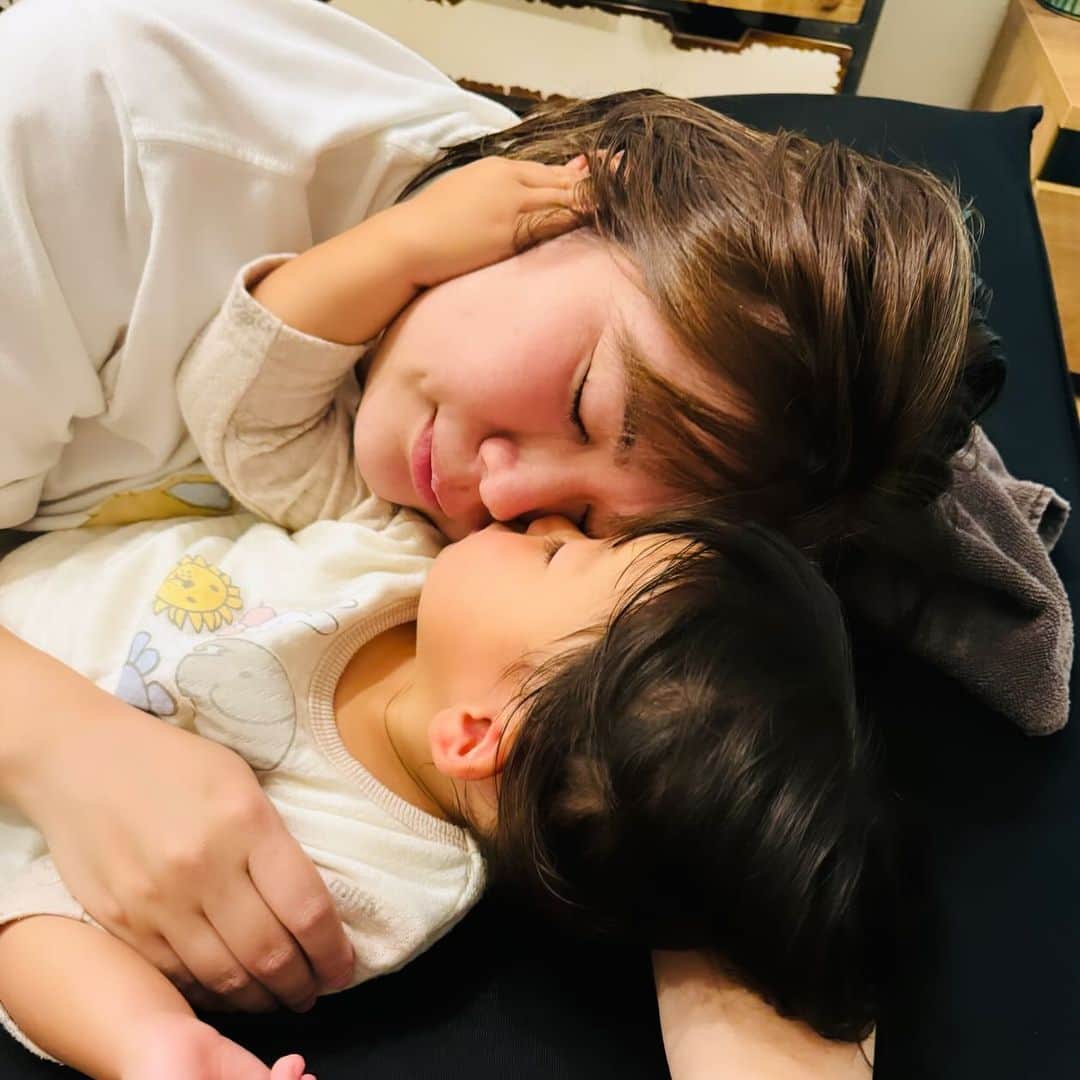 のインスタグラム：「もう愛しすぎてやばい 2人目産まれたらどうなるんだワシ。 可愛すぎて可愛すぎてたまらん もう一生独身でいいかも！！！！ 爆笑」