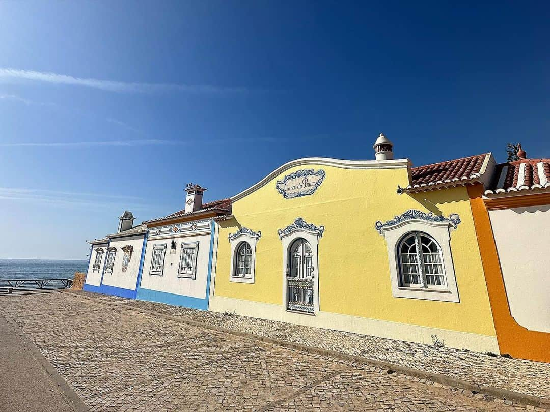 ニッキ・バン ダイクさんのインスタグラム写真 - (ニッキ・バン ダイクInstagram)「All da beautiful colours of Portugal  💌💙🩵💚💛🧡❤️🩷💜💌」10月25日 17時18分 - nikkivandijk