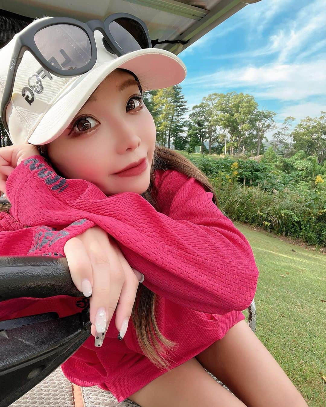 ちゃんしーさんのインスタグラム写真 - (ちゃんしーInstagram)「久しぶりのエンゼルスラウンド👼🏻💓⛳️ 45-43🔴48  涼しくなったから全身ぴんくの @pearlygates_official コーデしたよんっ💓🫰 セットアップって楽ちん可愛い😋  写真はみみちゃんが撮ってくれたのだ💖 遠目からアップまでどうぞ♡w . . . #ゴルフ女子#ゴルフ男子#ゴルフ初心者#ごるふ女子#ごるふ男子#ゴルフコーデ#高尔夫#골프#美脚#ミニスカ#美脚#脚やせダイエット#足痩せ#トレーニング#お尻#おしり#おしりフェチ#韓国コーデ#韓国ウェア#韓国ヘア#絶対領域」10月25日 17時25分 - hime___golf