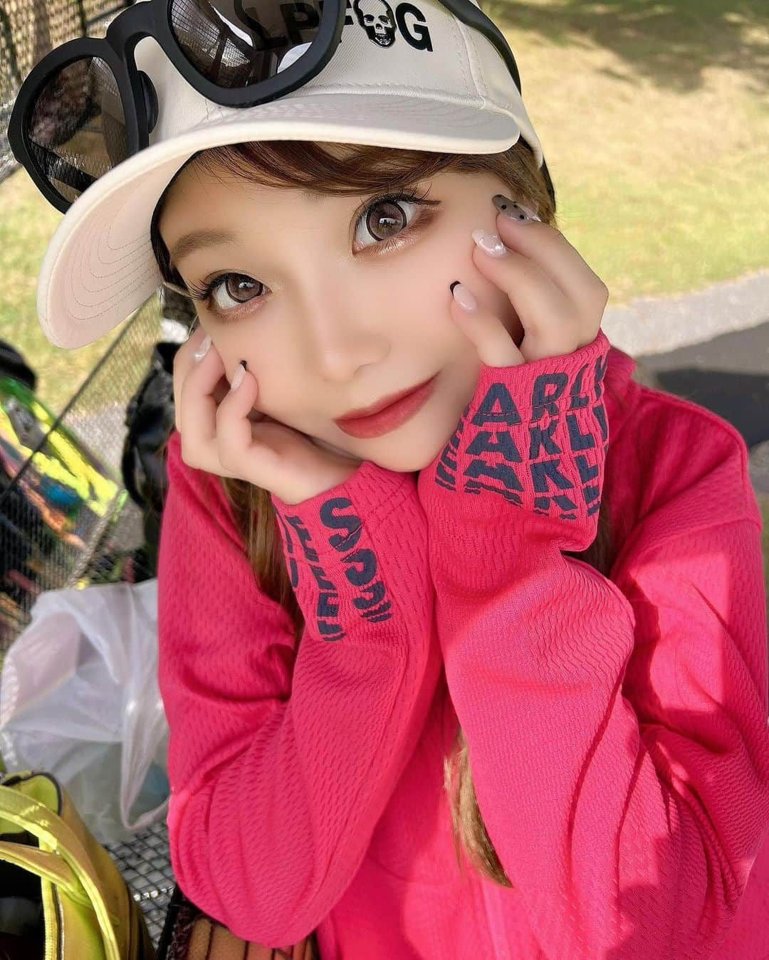 ちゃんしーさんのインスタグラム写真 - (ちゃんしーInstagram)「久しぶりのエンゼルスラウンド👼🏻💓⛳️ 45-43🔴48  涼しくなったから全身ぴんくの @pearlygates_official コーデしたよんっ💓🫰 セットアップって楽ちん可愛い😋  写真はみみちゃんが撮ってくれたのだ💖 遠目からアップまでどうぞ♡w . . . #ゴルフ女子#ゴルフ男子#ゴルフ初心者#ごるふ女子#ごるふ男子#ゴルフコーデ#高尔夫#골프#美脚#ミニスカ#美脚#脚やせダイエット#足痩せ#トレーニング#お尻#おしり#おしりフェチ#韓国コーデ#韓国ウェア#韓国ヘア#絶対領域」10月25日 17時25分 - hime___golf