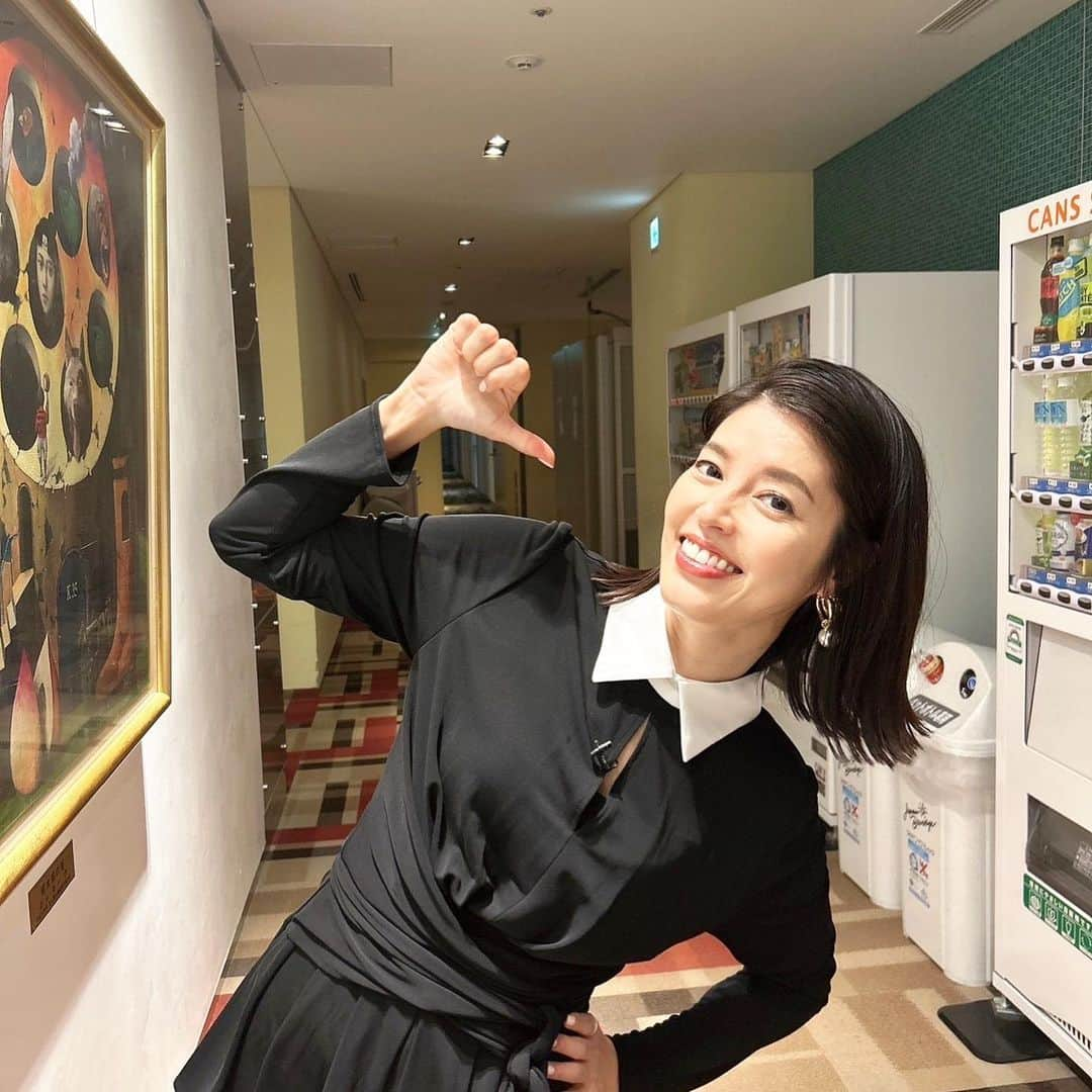 神田愛花さんのインスタグラム写真 - (神田愛花Instagram)「今日この後🩷 夜7:00〜日本テレビ『1周回って知らない話』に出演します📺 あの黒柳徹子さんの人生を深掘りする、 フリーアナウンサーとしては見逃せない回‼️ そこで私なんぞがスペシャルゲストとして、 お隣に座らせて頂く時間がありました🥹 こんな貴重な経験なかなか出来なく、 本当に感謝です🥲 とっても面白い黒柳徹子さんの人生を、 みんなで拝見しましょう🩷🩷  #NYC #ニューヨーク #Barbie #バービー #pink #ピンク #日本テレビ #1周回って知らない話 #神田愛花」10月25日 17時29分 - aikakanda