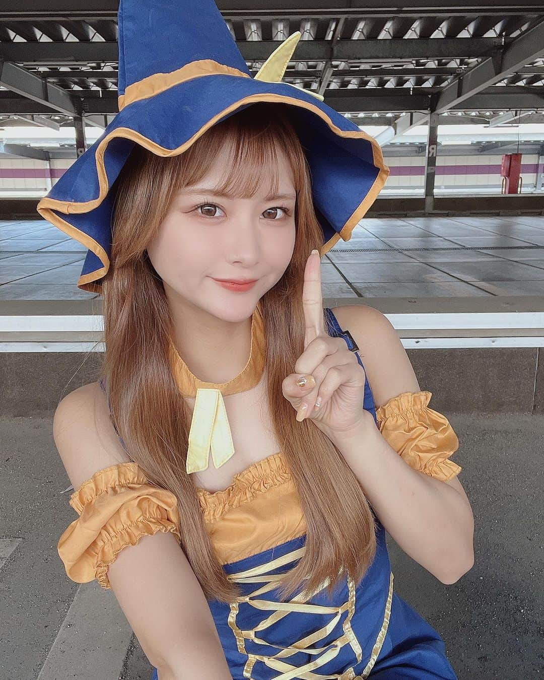 サニーデイガールズのインスタグラム：「ハロウィン期間🎃 イベントごとって予定なくてもワクワクする💗  28日は着たことないハロウィン衣装でそれも楽しみ🥰」