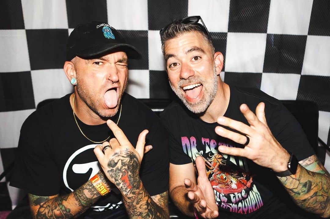 Rock Soundのインスタグラム：「New Found Glory, photographed backstage at When We Were Young Festival 2023  📸 by @jennfive for Rock Sound  #newfoundglory #poppunk #punk #whenwewereyoung」