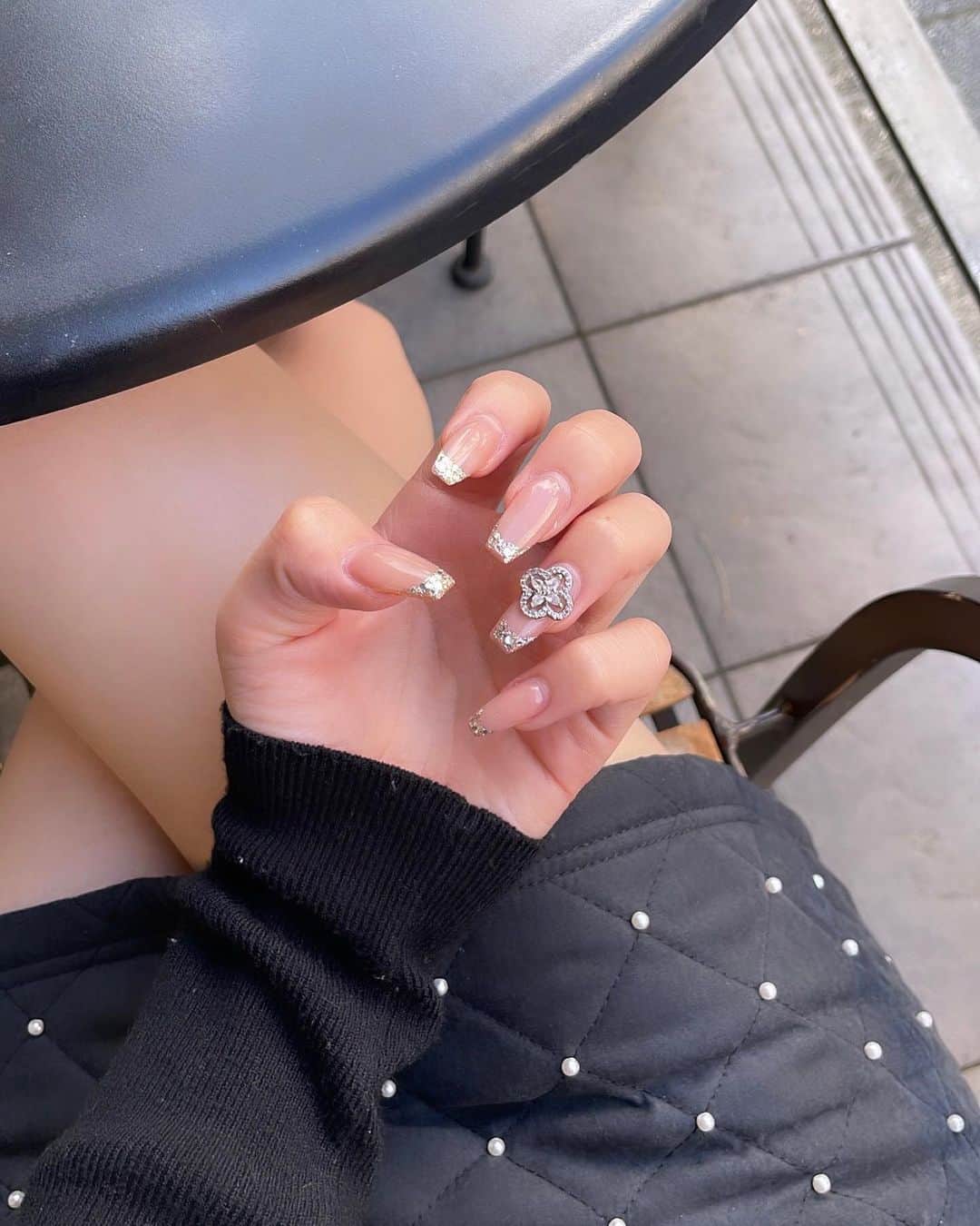 のインスタグラム：「. ガラスフレンチじゃなく グリッターフレンチ🫶🏻 かわいい。タイプ。🥺💕 いつも @_princess__nail_ のセンス抜群です😭❤️ いつも有難うございます✨  ▶️ネイル保存してお揃いしてね☑️  #ネイル #グリッターネイル  #フレンチネイル #お洒落ネイル」