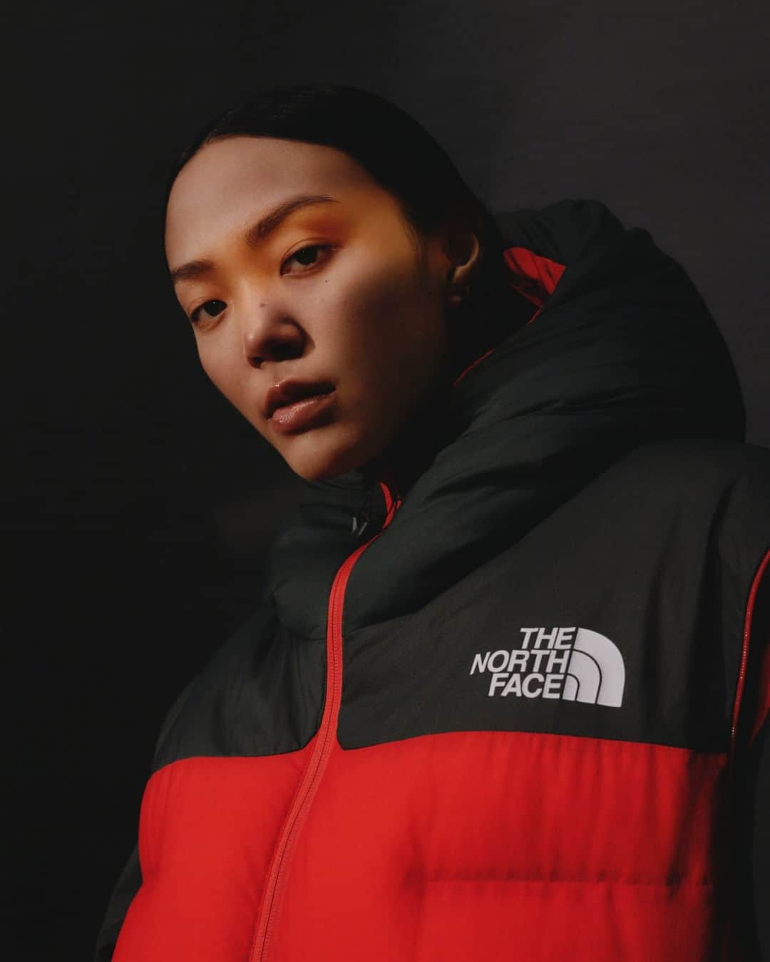 THE NORTH FACE JAPANのインスタグラム：「THE NORTH FACEとUNDERCOVERの、新たなコラボレーションプロジェクト「SOUKUU (創空／ソウクウ)」を明日10月26日(木)より発売致します。 詳細は特設サイトよりご確認ください。  SOUKUU - THE NORTH FACE X UNDERCOVER  URL: https://www.goldwin.co.jp/tnf/special/undercover/  @undercover_lab #undercover #アンダーカバー #thenorthface #ザノースフェイス #tnfjp #neverstopexploring」