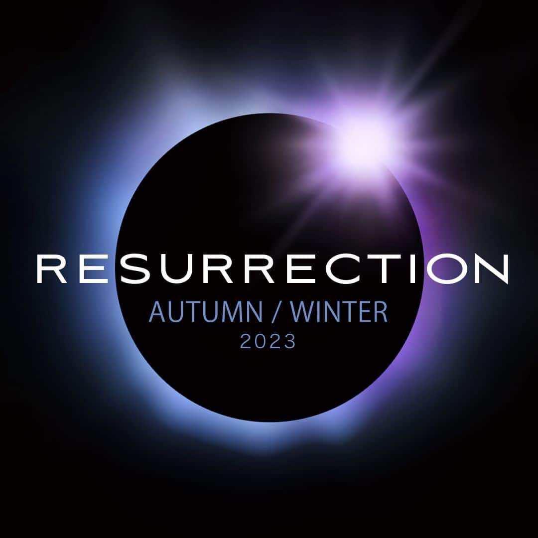 FEELCYCLE (フィールサイクル) のインスタグラム：「11/18(Sat)よりRESURRECTION(AUTUMN/WINTER)がスタート！   復活を意味するRESURRECTIONでは、普段受けることができないプログラムを期間限定で多数提供。 この期間中だけ受けられるレアプログラムをぜひお楽しみください。   ＜RESURRECTION(AUTUMN/WINTER)＞ ■実施期間 11/18(Sat)～12/15(Fri)   ■予約開始 11/3(Fri)20:00頃   #45分で約800kcal消費 #滝汗 #ストレス解消 #ストレス発散 #ダイエット #腹筋 #デトックス #美肌 #リラックス #マインドフルネス #feelcycle #フィールサイクル #feel #cycle #morebrilliant #itsstyle #notfitness #暗闇フィットネス #バイクエクササイズ #フィットネス #ジム #音楽とひとつになる #洋楽好きと繋がりたい #洋楽 #RESURRECTION  #aw  #event #期間限定 #復活」