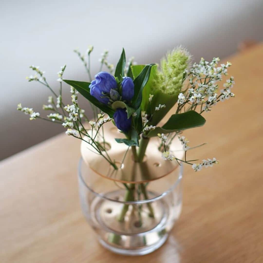 Bloomee LIFEさんのインスタグラム写真 - (Bloomee LIFEInstagram)「． プラン別にお花をご紹介🌷  ブルーミーでは3つのプランを用意しています✨  今日は、500円プランをご愛用いただいている みなさんのお花をご紹介します！  @kozue._.pic @kanaria_ouchi  ぜひあなたにぴったりのプランを選んで、 お花が届く幸せをはじめてみませんか💐？  ーーーーーーーーーーーーーーー  お花が届いたら『 #ブルーミー 』 をつけて投稿してみてください📸  ほかの投稿は @bloomee でチェック👀🌹  #bloomee #お花の定期便 #お花のサブスク #花部 #花写真 #花を楽しむ #花が好き #花好きな人と繋がりたい  #お花のある暮らし #花のある生活 #花のある生活が好き #花を飾る  #暮らしを楽しむ #丁寧な暮らし #豊かな暮らし #インテリアフラワー #フラワーインテリア #ナチュラルインテリア #インテリア #花が好きな人と繋がりたい」10月25日 18時00分 - bloomee