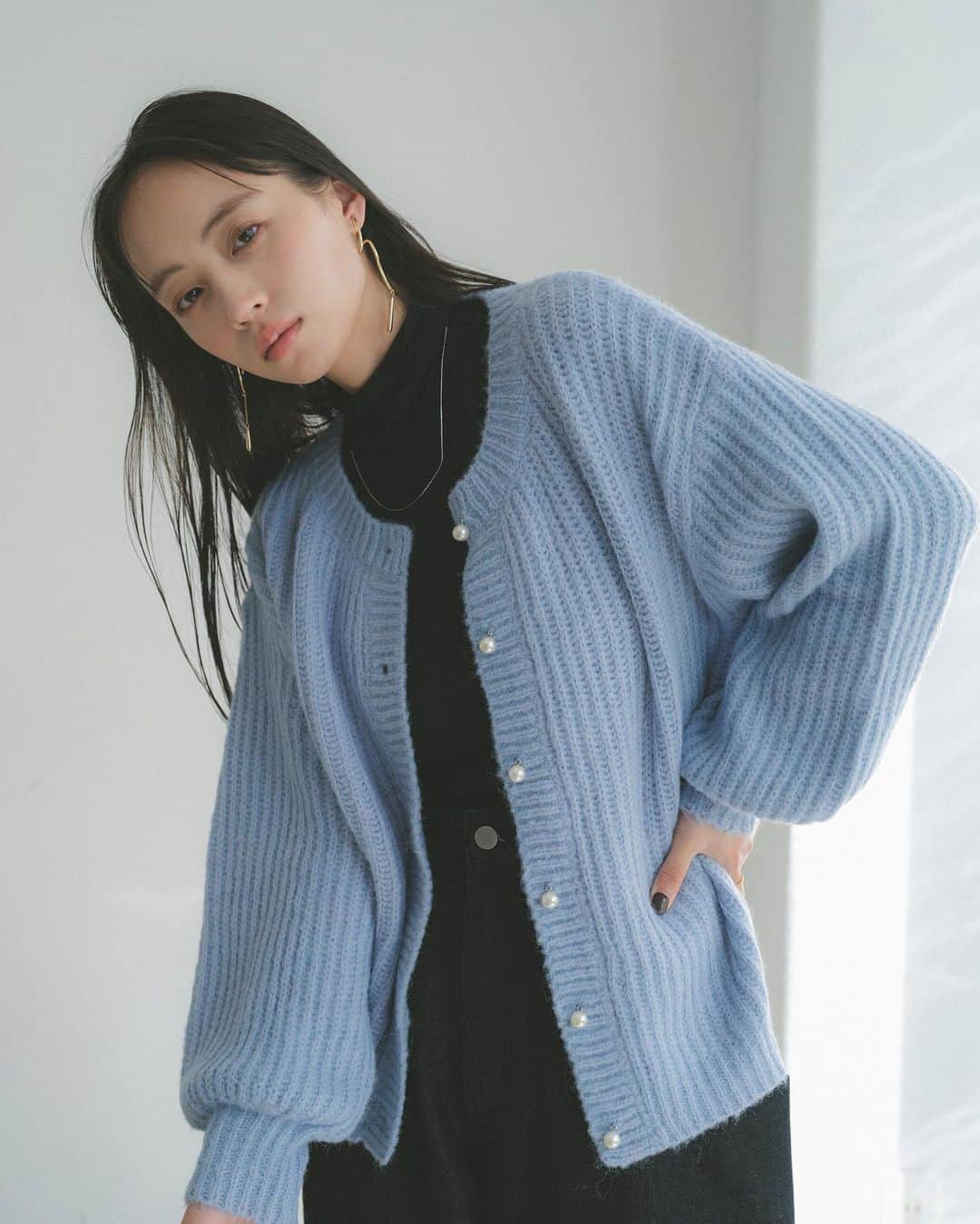 Vannie Officialのインスタグラム：「over perl knit cardigan ivory / lightgray / blue / pink ¥5,390(tax in)  ︎︎ #vannie_u #ヴァニーユー」