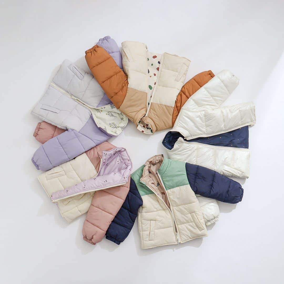 エフオーオンラインストア 子供服のインスタグラム：「＼今年のアウターはもう決めた？？／ アプレレクールのユニセックスできられるアウターをご紹介♪  リバーシブルで使える中綿ジャケットやボアジャケットは コーデにあわせて着回しできます◎  定番のダッフルコートはおでかけにぴったり✨ 明るいカラーなので、暗くなりがちな冬のお洋服でも 着るだけでぱっと華やかに♪  さらっと羽織れるファーフリースは 動きやすいく通園や通学にもおすすめ！ おうち時間にも使用していただけます◎  ぜひお好みの1着を見つけてくださいね♪  ======================= 商品詳細や価格は ショッピングタグからご覧いただけます★ =======================  #foonline #apreslescours #アプレレクール #子供服 #こどもふく #ベビー服 #キッズ服 #キッズコーデ #女の子コーデ  #おしゃれキッズ #おしゃれキッズと繋がりたい #キッズアウター #キッズジャケット #ファーフリース」