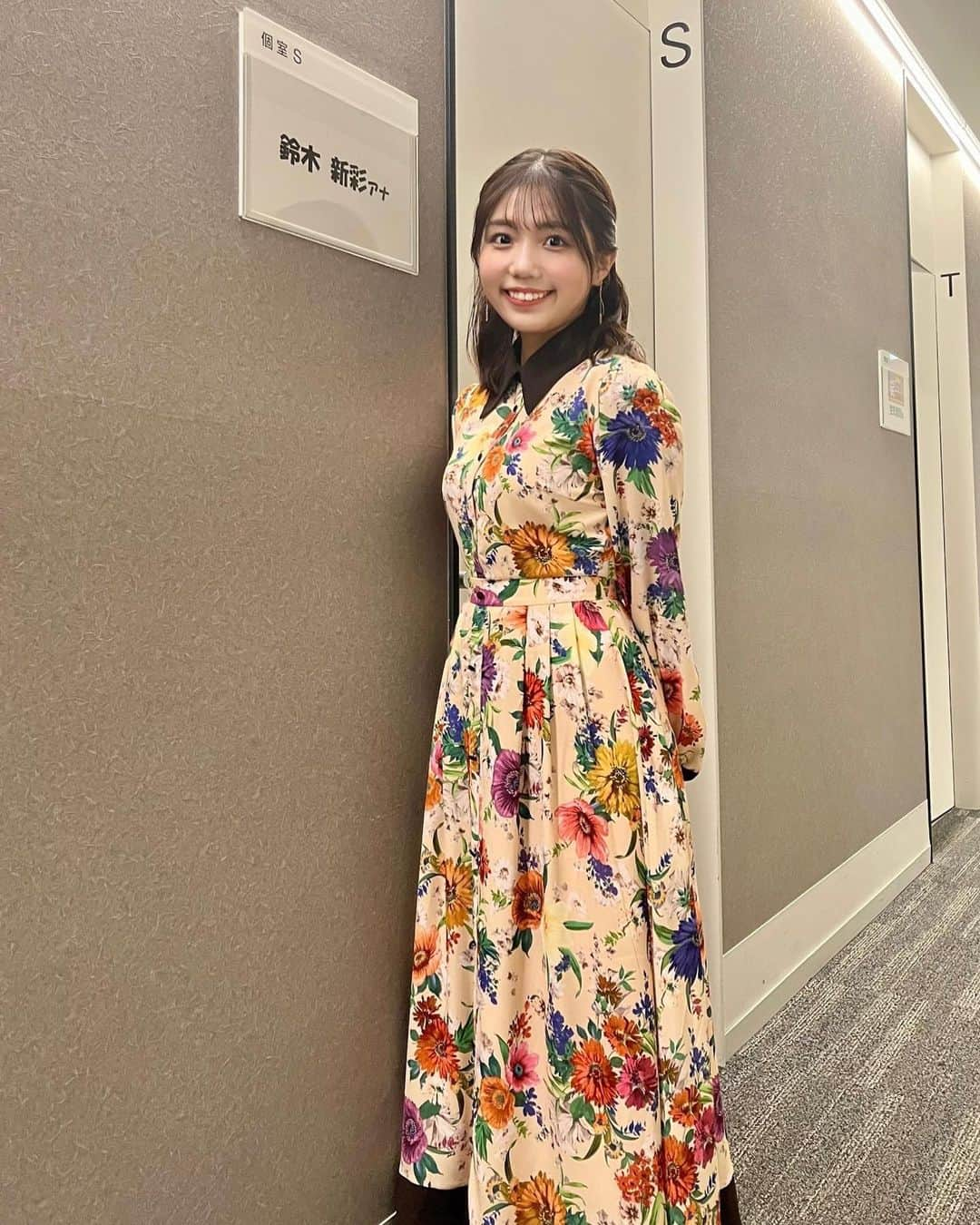 鈴木新彩さんのインスタグラム写真 - (鈴木新彩Instagram)「今夜0時から【 #くりぃむナンタラ　間違えたら共演ＮＧ‼上田晋也ファンによるクイズ大会開催！】です！  「銭形金太郎で登場の際に行っていた上田のギャグは？」  上田さんのファンが集結し、上田さんに関するクイズの５０問連続正解を目指します💪 クイズとともに、懐かしの映像盛りだくさんです〜ぜひご覧ください〜🌸 .  #衣装 #ootd #テレビ朝日アナウンサー #アナウンサー  #テレ朝 #鈴木新彩」10月25日 18時03分 - sarasa.suzuki_ex