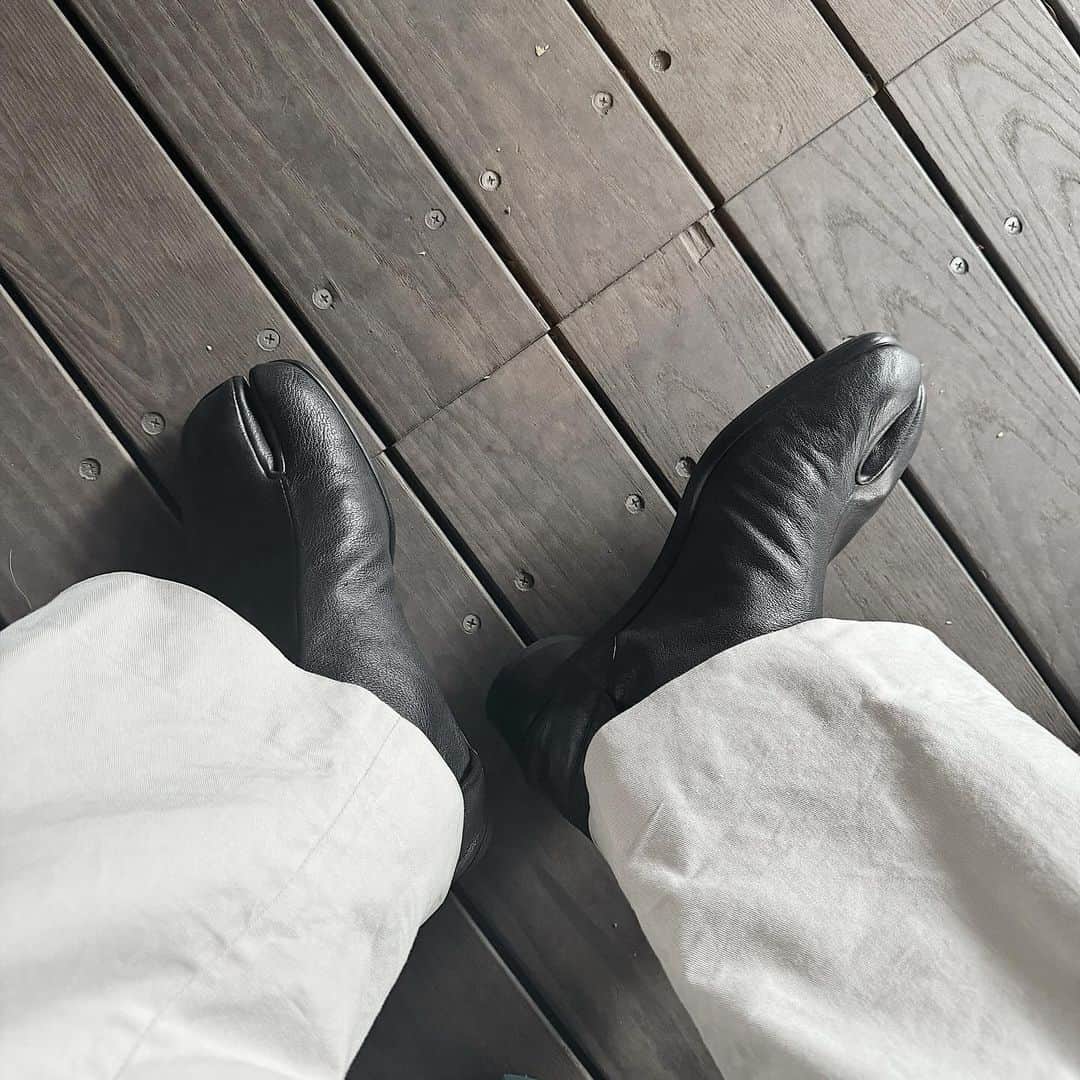 町井祥真さんのインスタグラム写真 - (町井祥真Instagram)「・ ・ ・ @maisonmargiela  Tabi boots  何年も前から憧れていたアイテム。 最近、ちょっとヒールのあるブーツに惹かれてる。  永く、大切に使おう👢  #maisonmargiela#tabi#tabiboots#fashion#autumn」10月25日 18時14分 - shoumachii