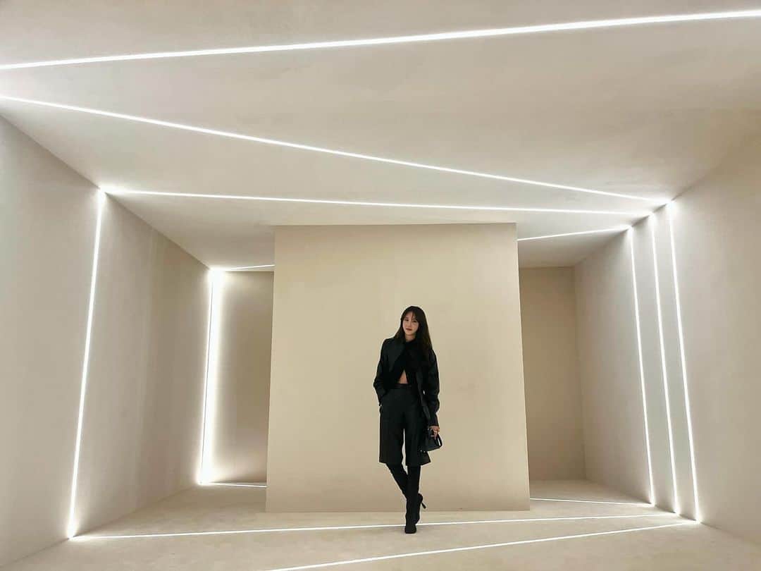イ・ジアのインスタグラム：「#hermes #pleasecheckin 👻🥹👀💝🥓🥩🥂🤤」