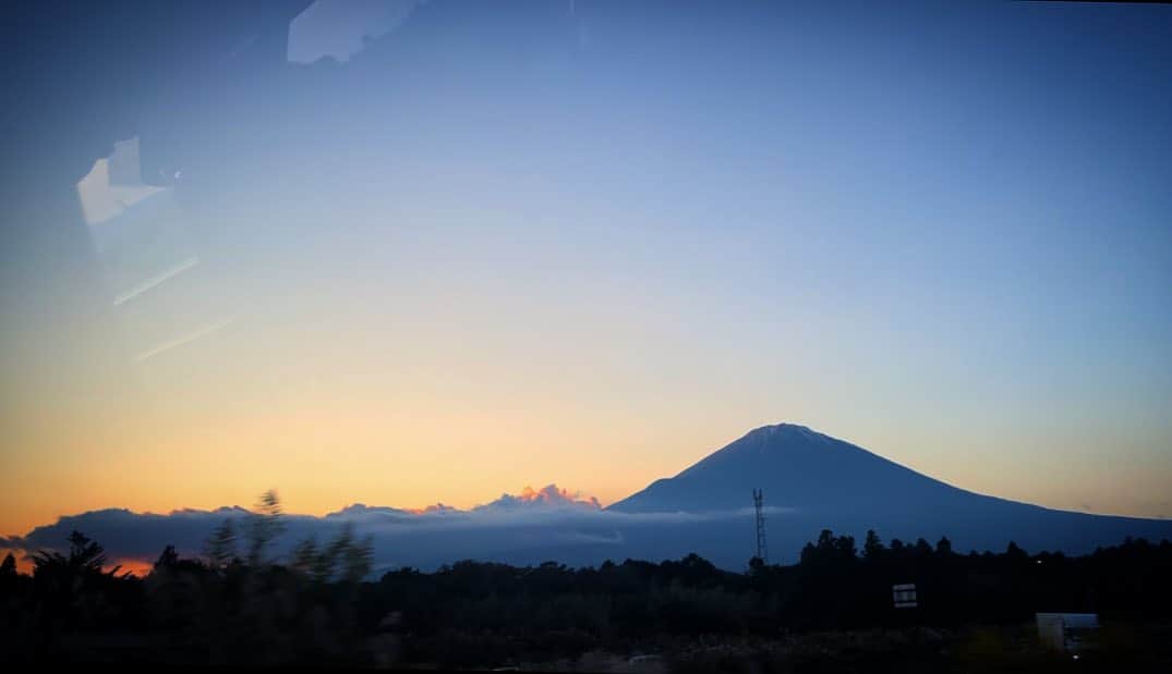 のインスタグラム：「個人的に滅多にないところから美しい時間帯の今日の#富士山  #ばばちゃんネル #馬場典子」
