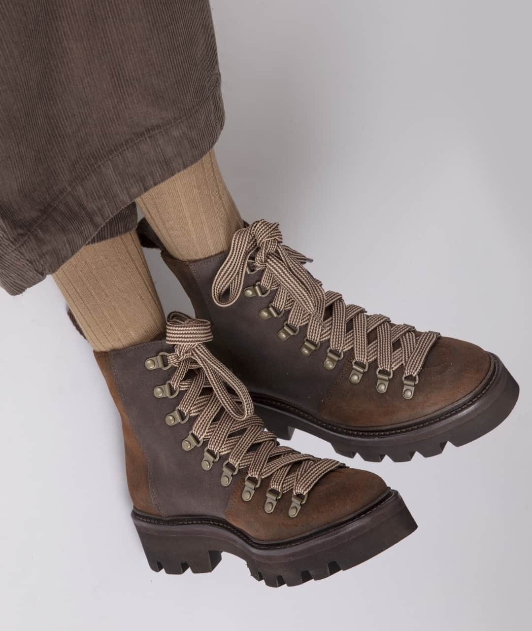 グレンソンのインスタグラム：「New season Hikers.. find them online and in stores⁠ ⁠ ⁠ ⁠ #grenson #grensonshoes #hikingbots #boots #hikerboots #womenshikerboots #womensstyle #womenswear #style」