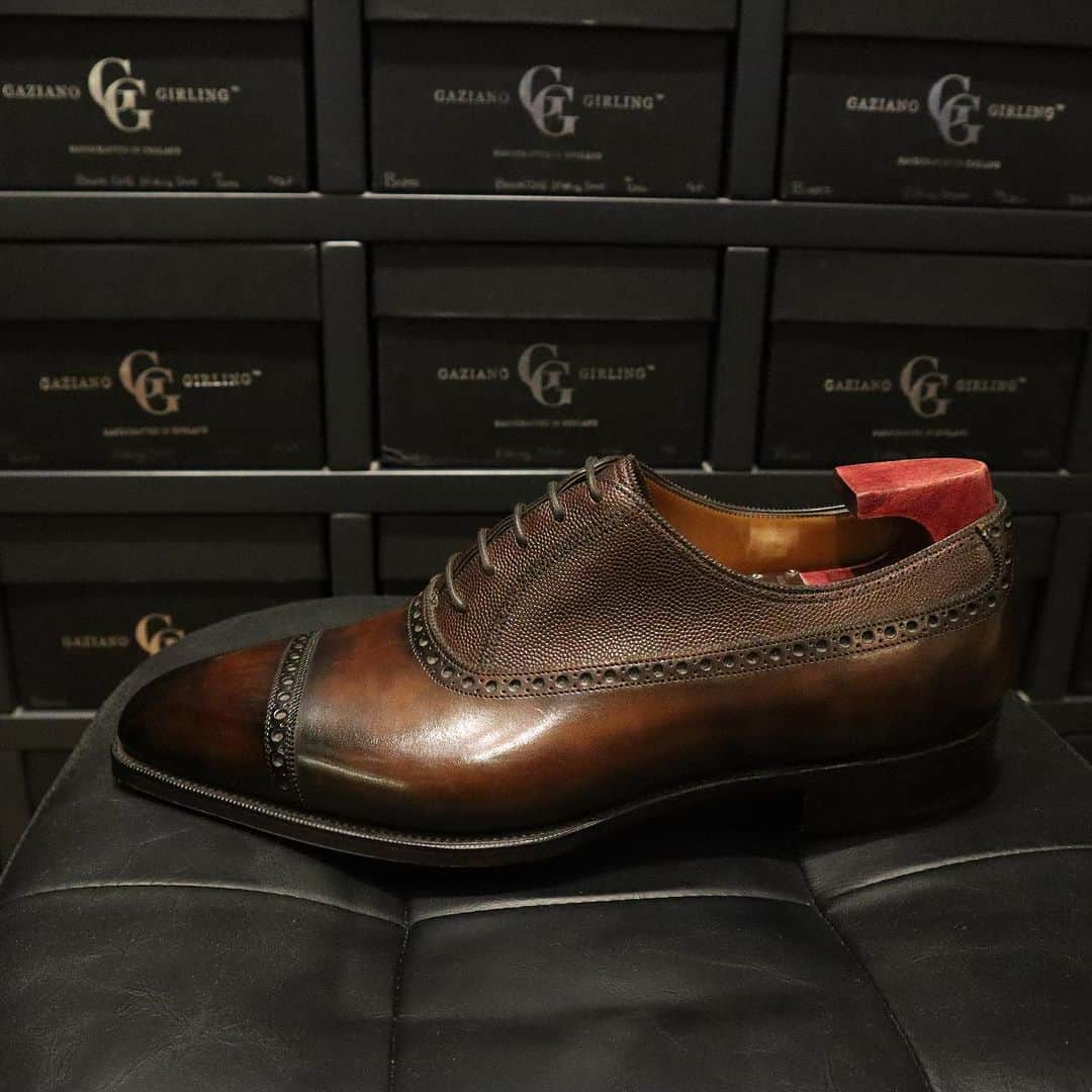 ガジアーノ&ガーリングさんのインスタグラム写真 - (ガジアーノ&ガーリングInstagram)「Final week of the waived MTO fee on the Warwick Balmoral Oxford.   This pair has been made in Smoky Criollo Patina with Brown pin grain.   #gazianogirling #ggwarwick #balmoraloxfords #madetoorder」10月25日 18時23分 - gazianogirling