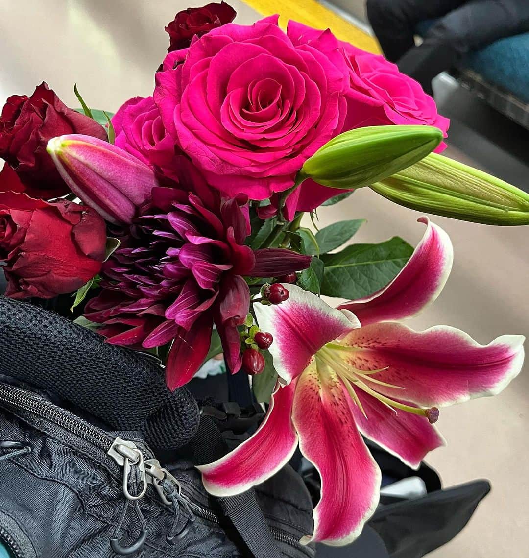 藤田琢己さんのインスタグラム写真 - (藤田琢己Instagram)「リハと本番2日間の司会。 帰り際にいただきました。 ゴージャス⭐︎  #flowers」10月25日 18時15分 - takumifujita1