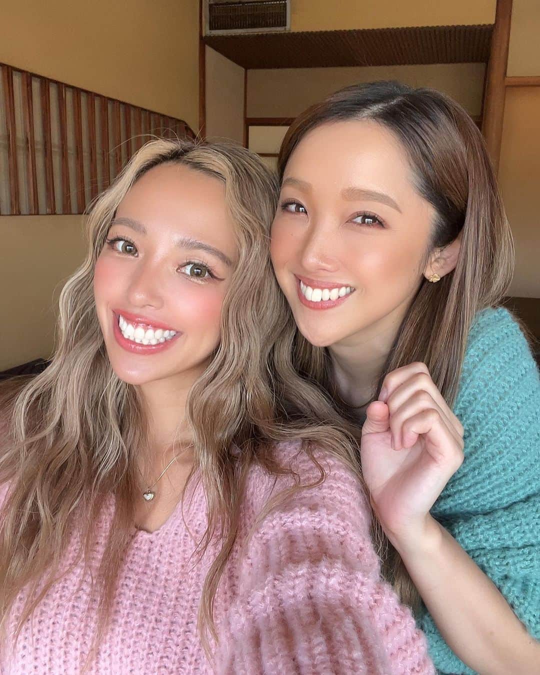 のインスタグラム：「* お声がけいただき、 京都にある障害福祉施設 @2nd__lab さんへ 訪問イベントに行ってきました🚅  利用者の方に教えてもらいながら 一緒にハーバリウム作ったり、 ナツラブ聴いてもらったり、 急遽のリクエストで ひっさしぶりにハルラブまで歌わせてもらったり 話しかけてくれた方もたくさんいて 皆さんと本当に楽しい時間を 過ごさせていただきました🩷💚  施設で働いている方の中にも、 Julietの曲を聴いてくれてた方がいたり、 今でも通勤の時に聴いてくれてる方がいたり、 帰りの新幹線降りたら、 声かけてくれた子がいたり🫢  時間が経てば経つほど、 色褪せてしまうものはたくさんあるけど、 こうやってどんどん鮮やかになっていくものが ひとつでもこの手の中にあること、 それにちゃんと気付けていること、 幸せだなぁって思ったし、 これからもずっと大切にしていきたいと 思った昨日でした✨ ・ ・ ・ ・ #Juliet#京都#訪問イベント」