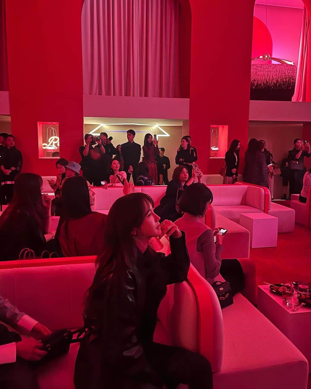 イ・ジアのインスタグラム：「#hermes #pleasecheckin 👀」