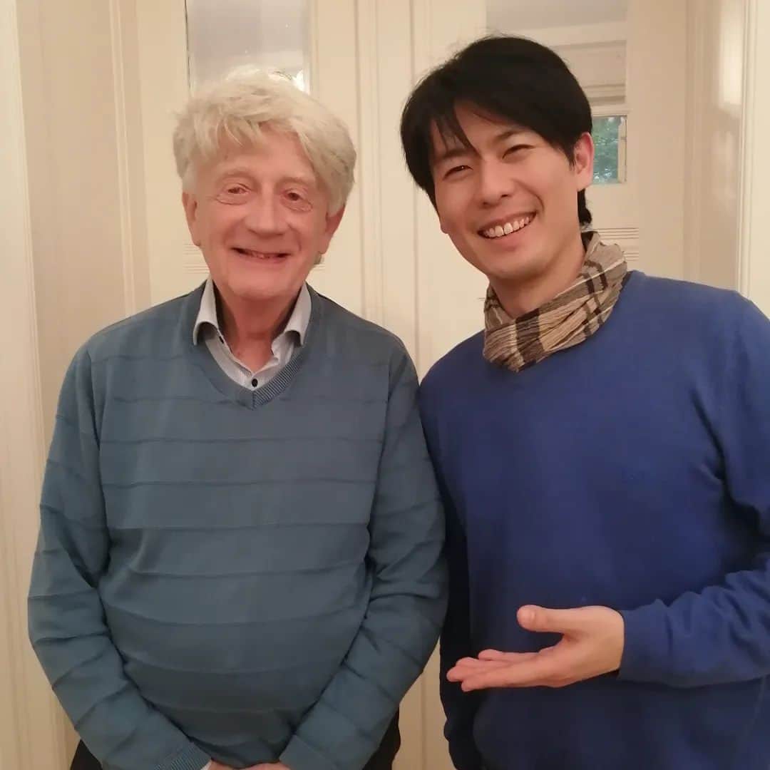 福間洸太朗のインスタグラム：「With my teacher in Berlin, Prof.Klaus Hellwig!  Es war so schön, Sie wiederzusehen und mit Ihnen über viele Sachen zu reden!  ベルリンで恩師ヘルヴィッヒ先生に久しぶりにお会いできました！先生の元気なお姿を見て、色々なことをお話させていただき、とても励まされました。  #myteacher #KlausHellwig #berlin #恩師 #ベルリン #クラウスヘルヴィッヒ先生」
