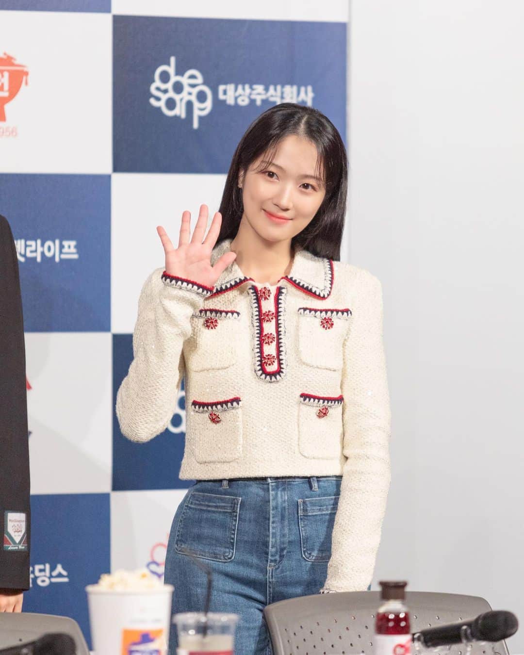 キム・ヘユンのインスタグラム：「청룡영화상 핸드프린팅 너무 즐겁고 값진 경험이었습니다🥰」