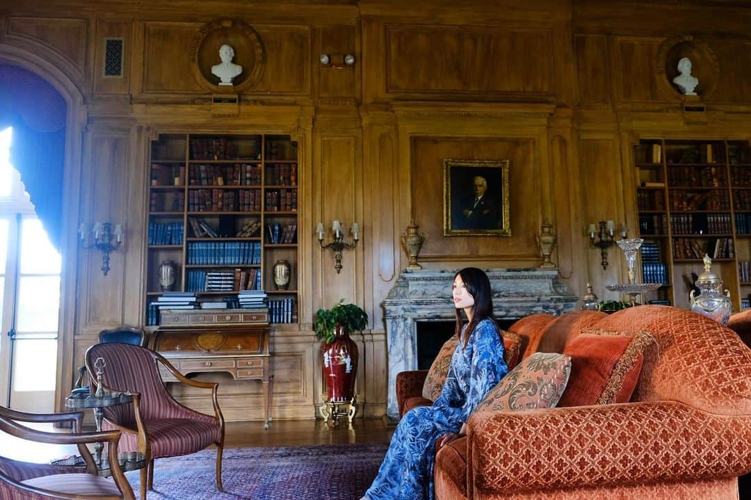 広瀬未花さんのインスタグラム写真 - (広瀬未花Instagram)「📍NY / Oheka Castle  Once you lose your curiosity, all that's left for you to do is to grow old.  写真展でも展示したお気に入りの一枚♪」10月25日 18時25分 - micahirose