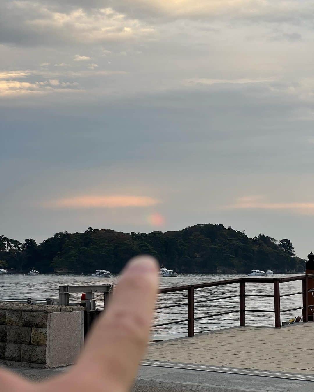 SEN（三辻茜）さんのインスタグラム写真 - (SEN（三辻茜）Instagram)「Matsushima trip: winter ice creams, tiny rainbows, tatami views, 💚 trees」10月25日 18時26分 - sen_mitsuji_official