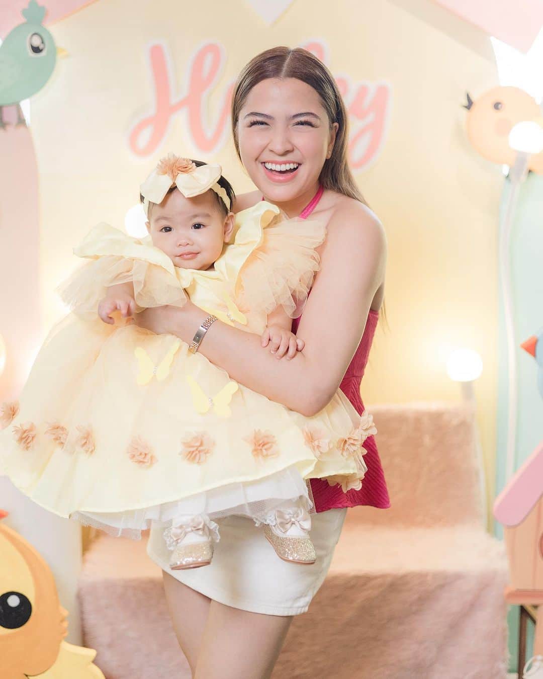 Alexa Ilacadのインスタグラム：「The best part of this life is that I get to love you. 💛 You and your sister, Andi, are my life’s silver lining. 🤗 Happy birthday, Hailey! 🎂 #niece #proudaunt」