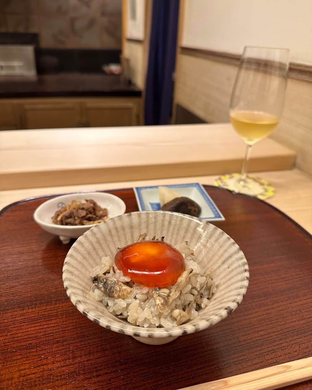 長岡真由（まゆちむ）のインスタグラム：「美味しいご飯食べてる時って幸せ♡」