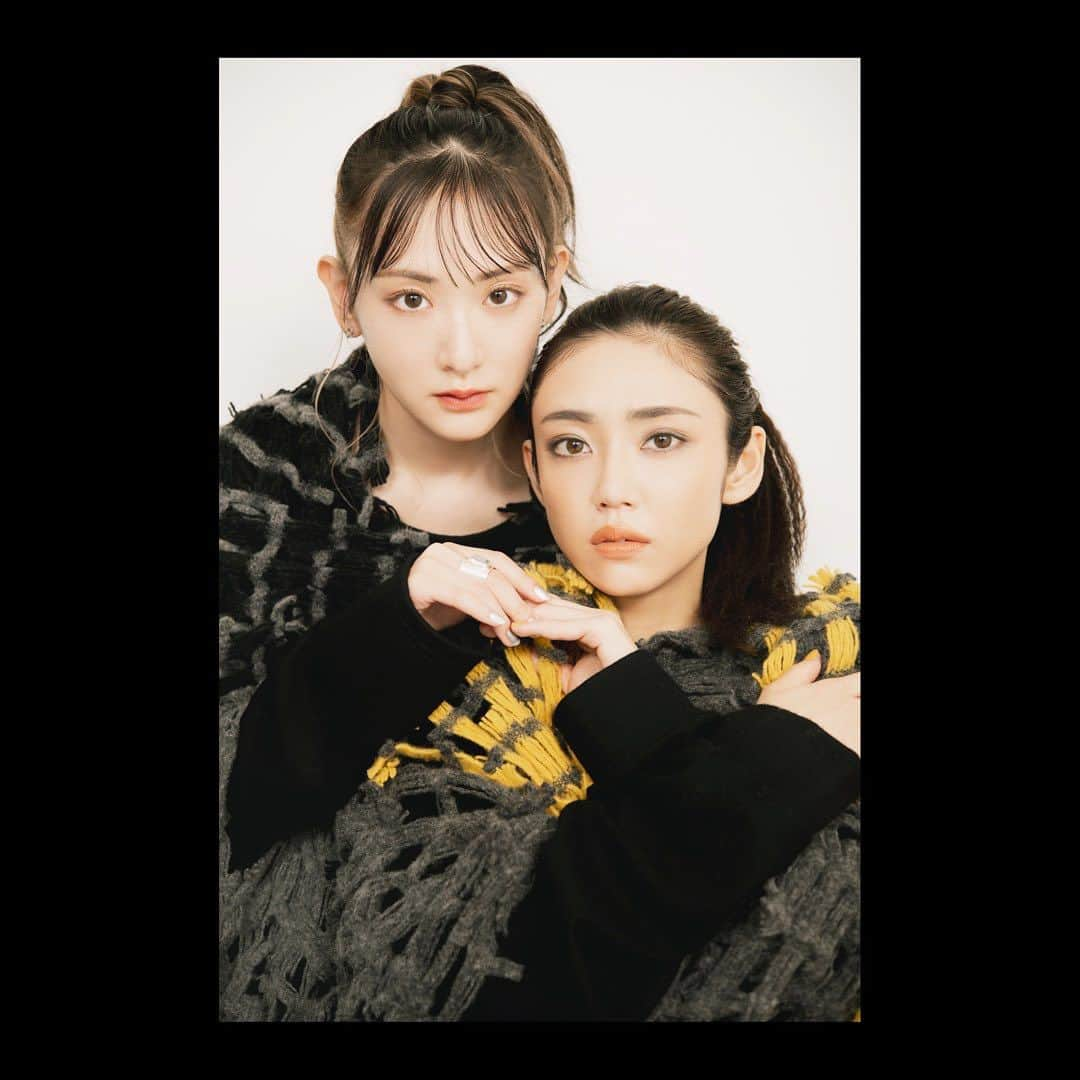 生駒里奈のインスタグラム：「✴︎ かすみんとの初仕事(*´꒳`*)⁣ ⁣ また必ずやりたい。⁣ 色々やりたい事沢山あるっっ🩶🩶⁣ ⁣ #山谷花純⁣ #生駒ちゃん⁣ #芝居したい！⁣ #smart」