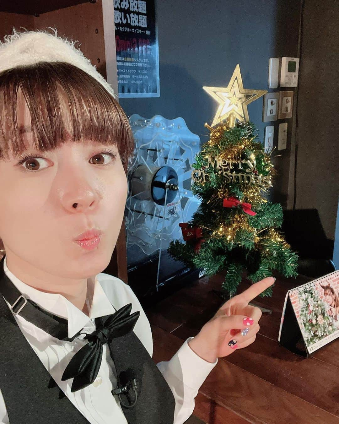 たかはしゆいのインスタグラム：「マスター出陣！！！ 収録ではもぅクリスマス🎄の季節ですね😄✨ ・ 本当に一年があっという間で怖い😅 ・ #嵐と松本 #たかはしゆい」